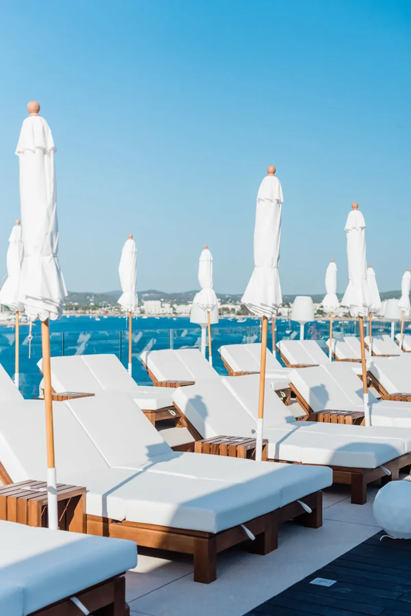 5 Tendencias en Mobiliario Outdoor para Hoteles en 2026