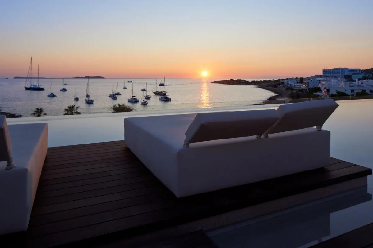 Why have Balinese beds become the new luxury in hotels?